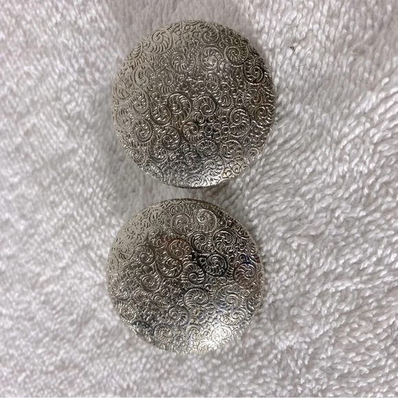 Vintage Textured Silver Tone Round  Metal Clip On Earrings - Picture 7 of 8